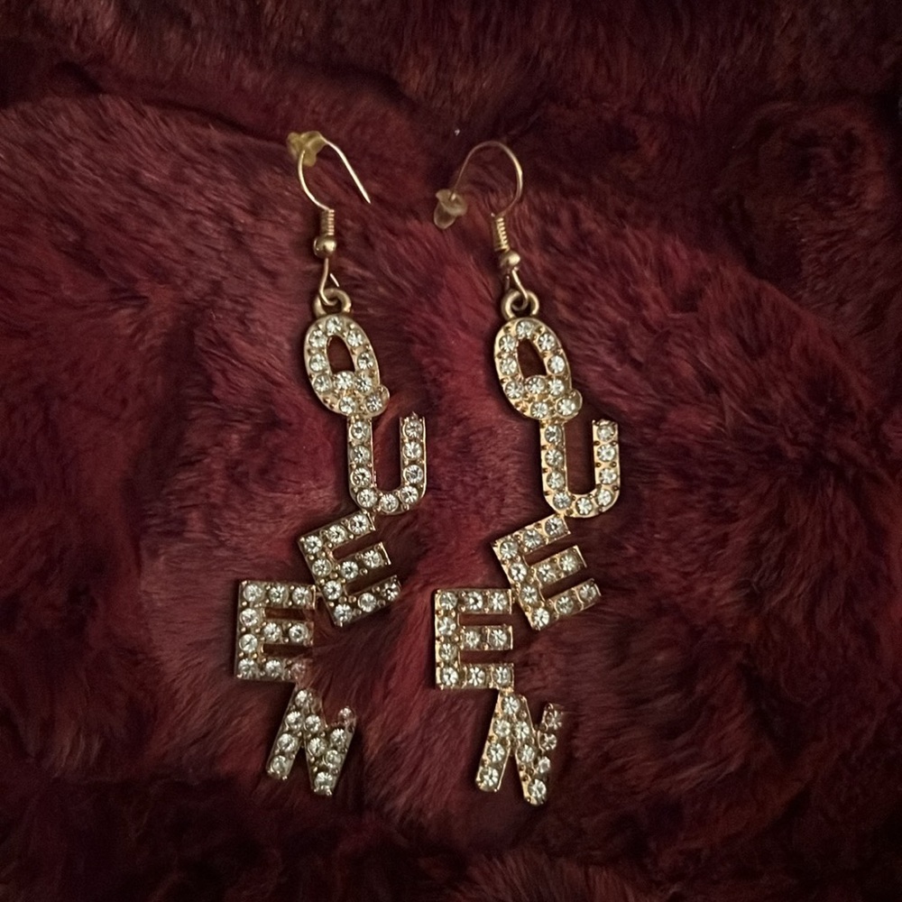NWOT Gold Tone Queen Bling Earrings - Picture 2 of 4